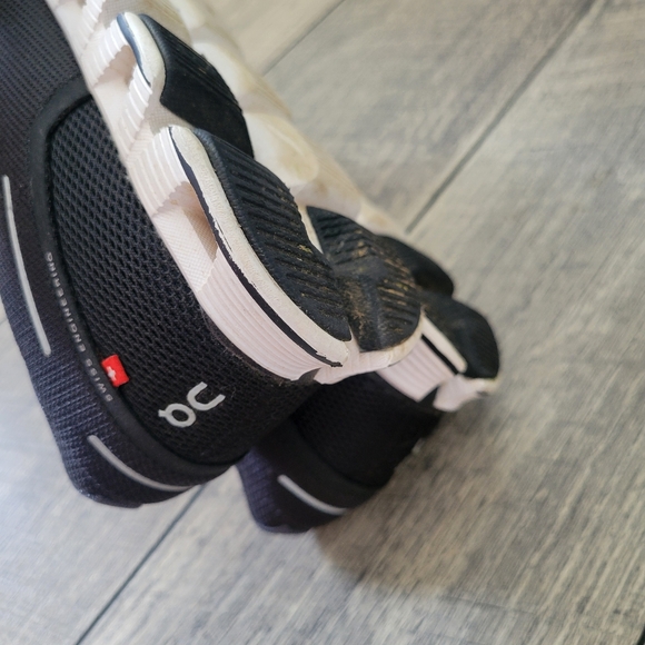 ON Running Cloud 5 Black White Shoes Sneaker Woman's Sz 9.5 - Picture 6 of 11